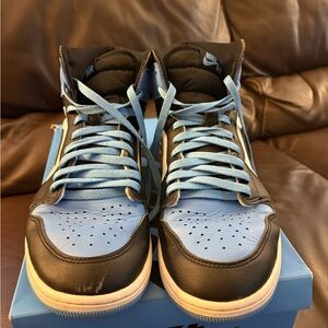 Nike Air Jordan 1 Retro High OG in Blue and Black Size 13
